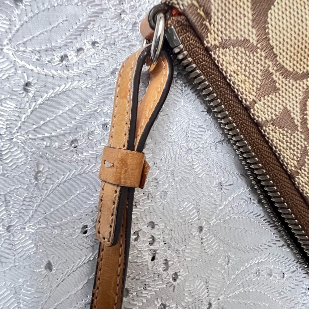 Vintage Y2K Coach Leatherware Tan
Signature Canvas Demi Shoulder Bag 6094 - Picture 8 of 9